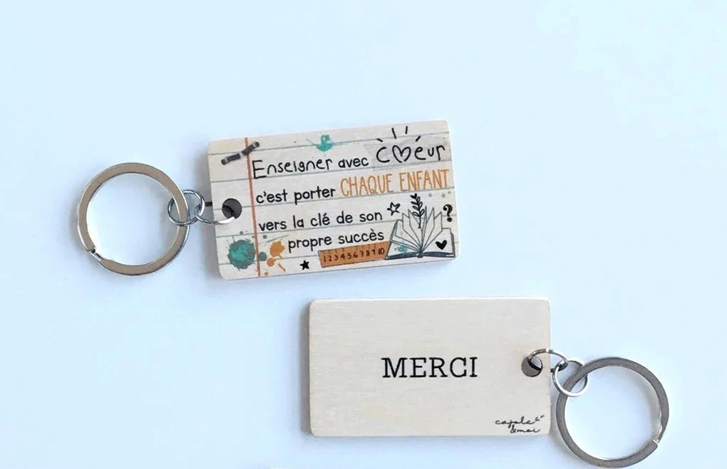 PORTE CLÉ ENSEIGNER AVEC COEUR