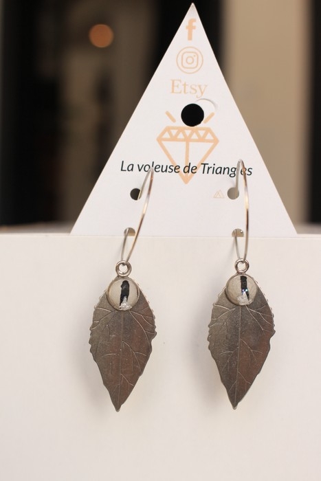 BOUCLES D'OREILLES - FEULLES BRELOQUE NOIR