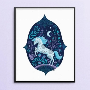 Affiche - Cheval bleu la nuit, forêt et fleurs