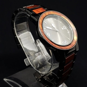 MONTRE EN BOIS TRUST